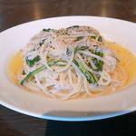 紅ズワイガニと春菊のオイルパスタ(Osteria Bar Vacanza)