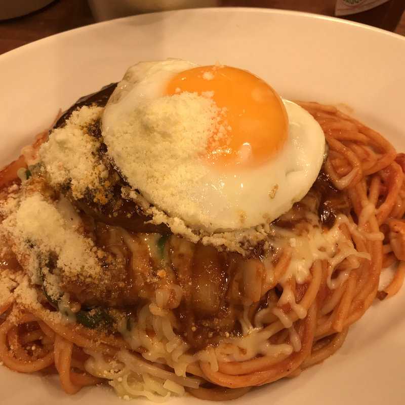 ナポリタンハンバーグ目玉焼きのせチーズトッピング(レストランハチ仙台駅店)