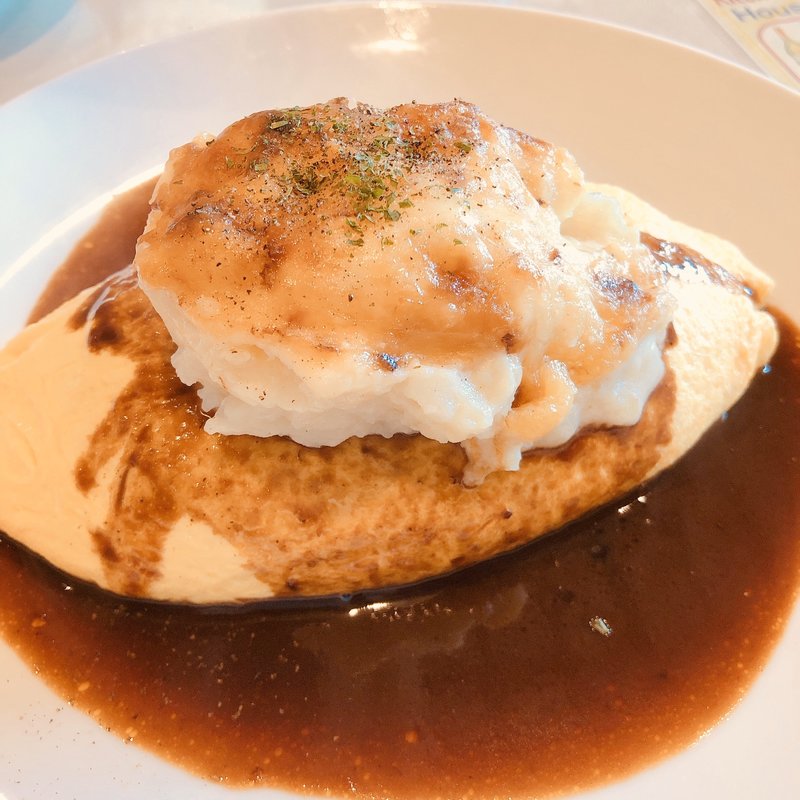 ポテトグラタンのせデミグラスソースオムライス(キッチンエッグス （Kitchen Eggs）)