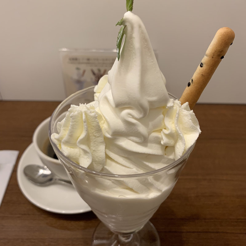 よつ葉の白いパフェ(ミルク＆パフェよつ葉ホワイトコージ)