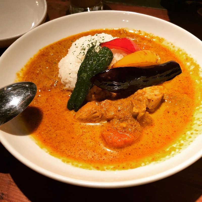 定番！チキンのイエローカレー(でですけ サイゴンキッチン)