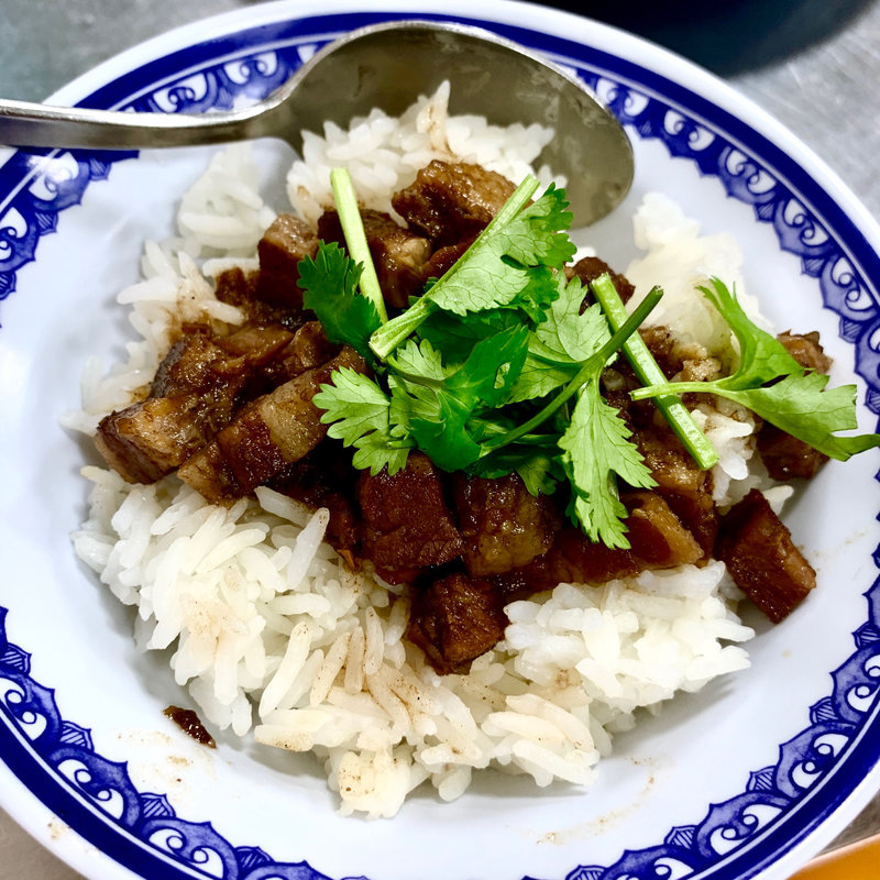 ルーローハン(台風飯店)