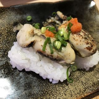 焼き牡蠣の握り(廻転寿司 平四郎 小倉駅アミュプラザ店)