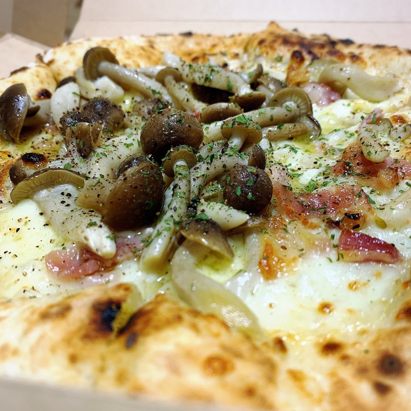 フンギピッツァ(ピッツァフォルノカフェ （PIZZA　FORNO　CAFE）)