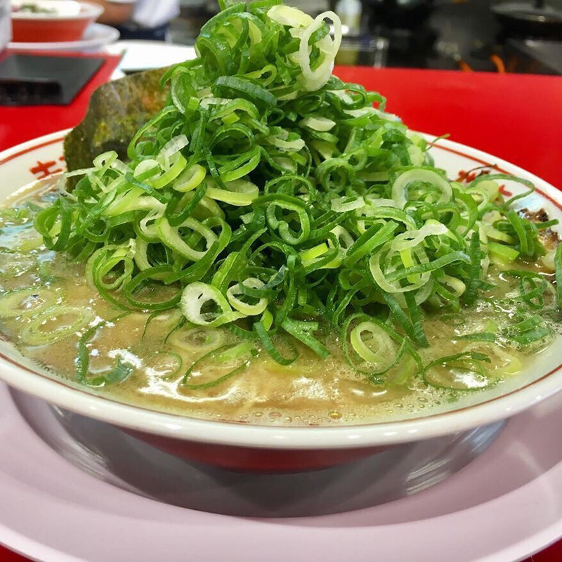 とんこつラーメン ネギ増し(博多商店)