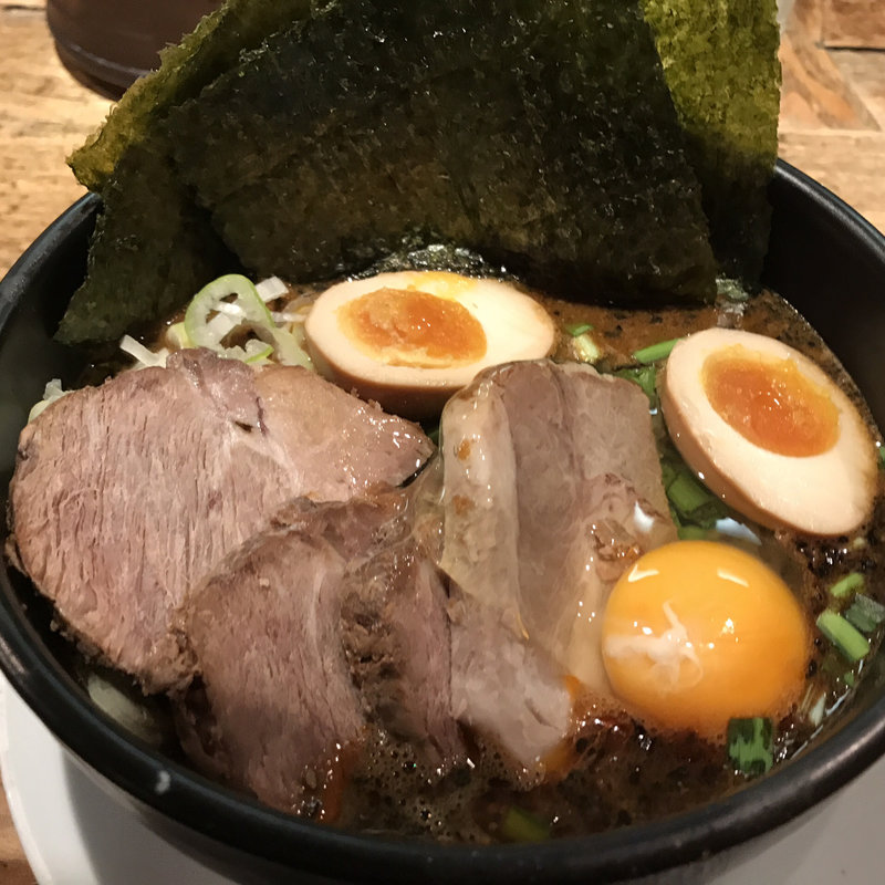 黒胡麻坦々麺全部乗せ(蒼龍唐玉堂 六本木店)