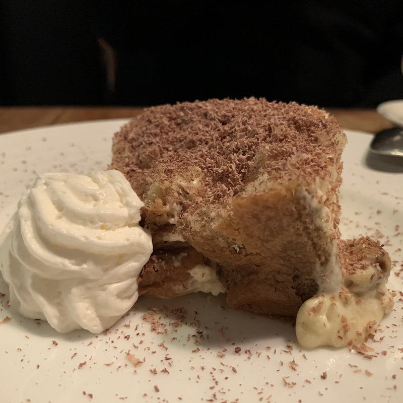 ティラミス、フレッシュベリーとホイップクリーム添え(Royal Garden Cafe 渋谷店)