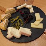 チーズおまかせ盛り4種(チーズとワインのお店HEPPOCO)
