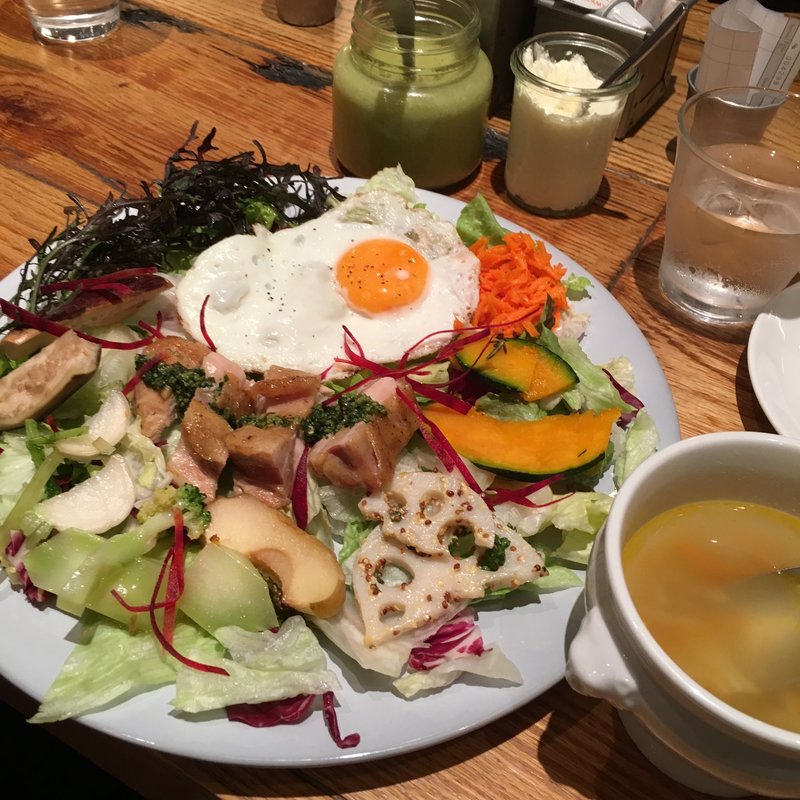 ローストチキンの無農薬野菜サラダランチ　(ラシーヌ)