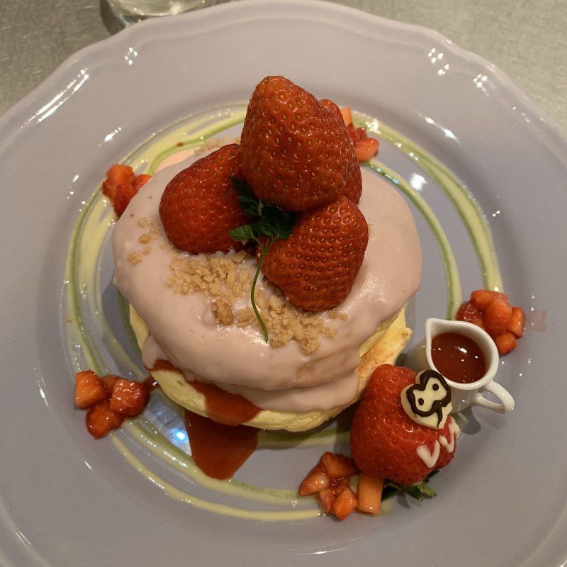 マカダミアナッツいちごのパンケーキ(レインボーパンケーキ 西武池袋店)