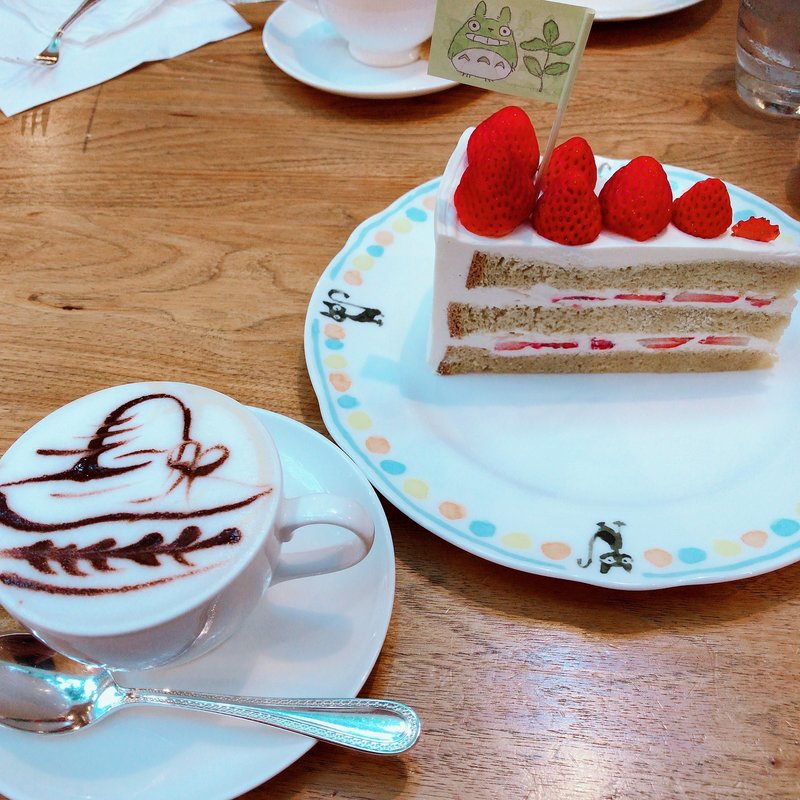 ふぞろいイチゴのショートケーキ(カフェ麦わらぼうし （カフェムギワラボウシ）)