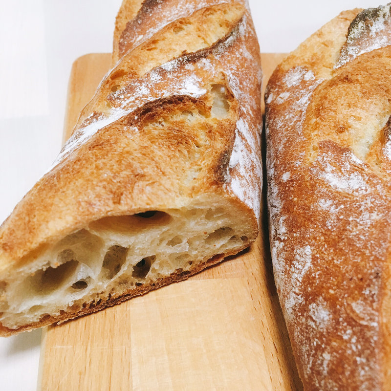 バゲットベー(パンとお菓子と小さなレストラン bée)