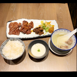 牛たん三味定食(炭焼牛たん東山ekie広島店)