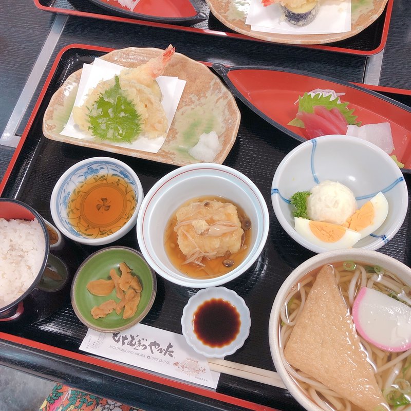 お昼御膳　（月替り）(もちむぎのやかた )