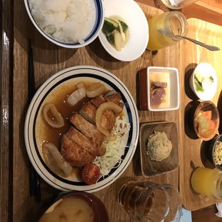 三元豚の生姜焼き(一歩一歩のカフェ食堂)