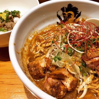 【期間限定】スパイシーまぜそばジャークダックのせ 追い飯付き(中華そば満鶏軒)