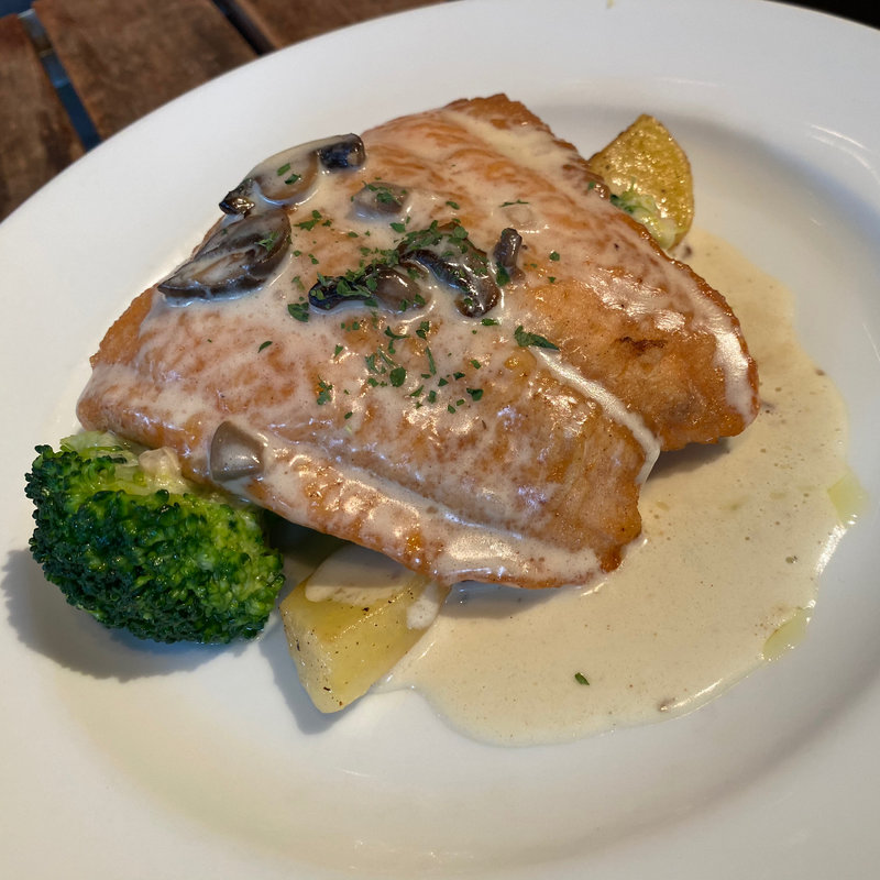 魚料理＜サラダパン付き＞１種類(WEE BEE'S （ウィービーズ）)