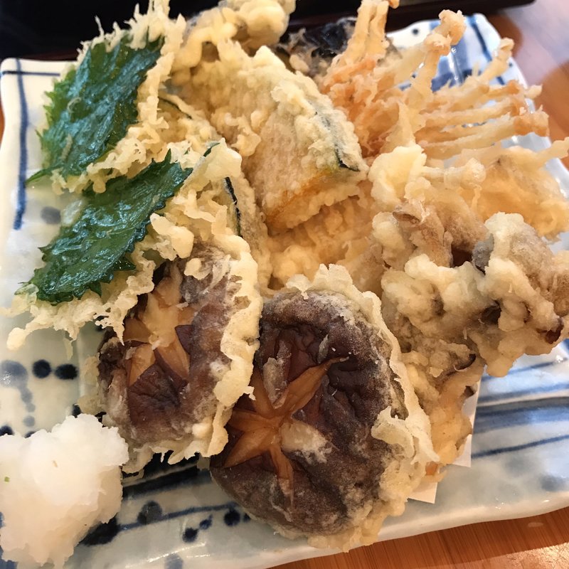 野菜天ぷら盛り合わせ(蕎麦遊膳 花吉辰)