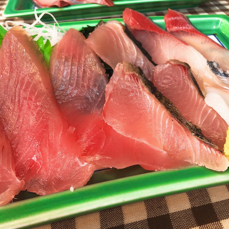 お刺身定食(かつお、わらさ、だるま)(○八食堂 （マルハチショクドウ【旧店名】大家族）)