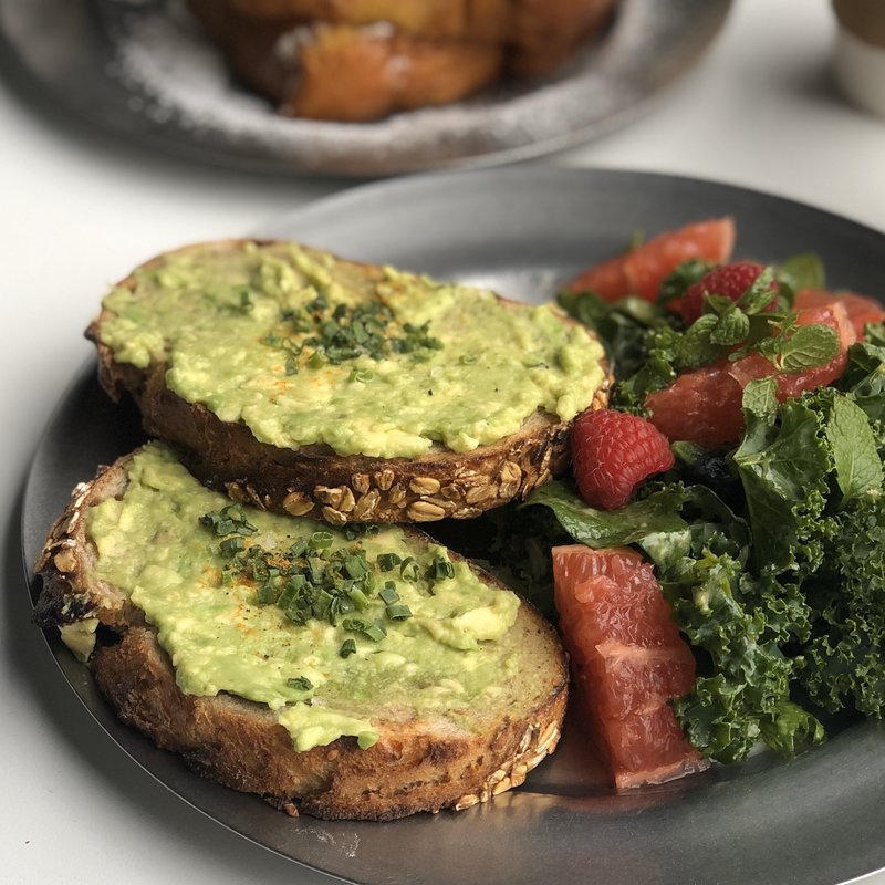 アボカドトーストとフルーツサラダ(No.4 )