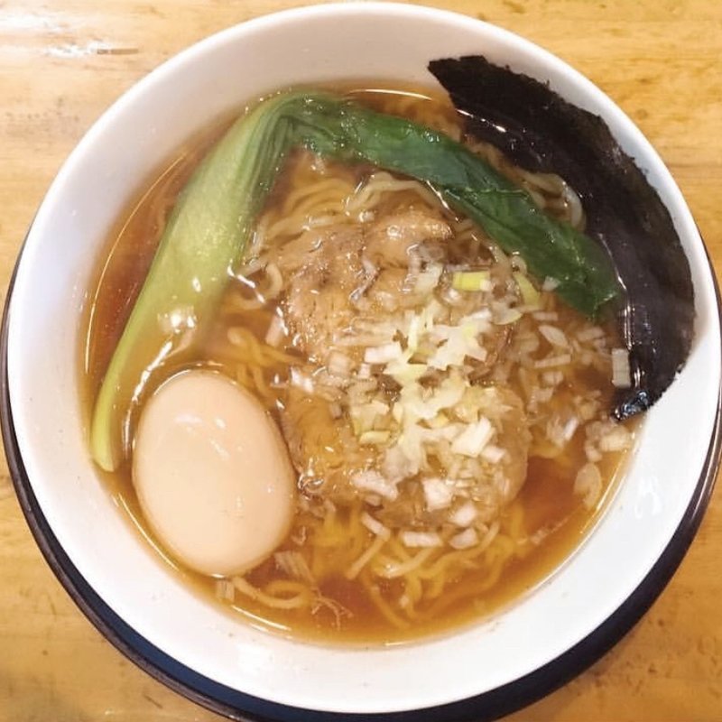 煮卵ラーメン(無化調醤油ラーメンとワインの店 しのわ 久留米本店)
