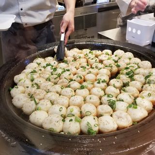 上海生煎饅頭（焼小龍包）(ユンユン （YUN YUN【旧米粉専家 YUN YUN】）)