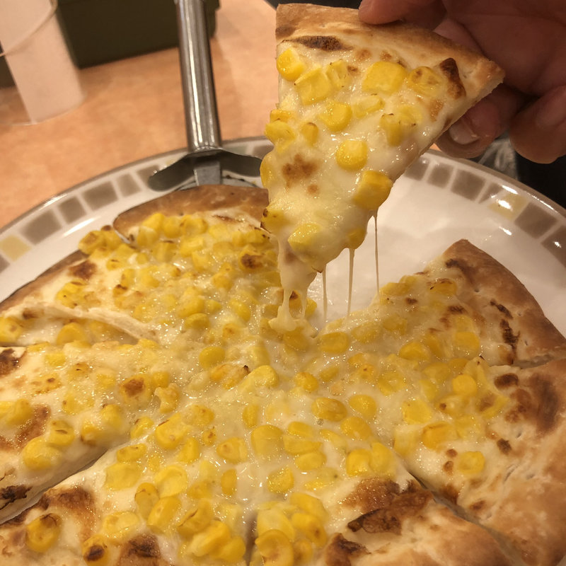 たっぷりコーンのピザ(サイゼリヤ アリオ鳳店)