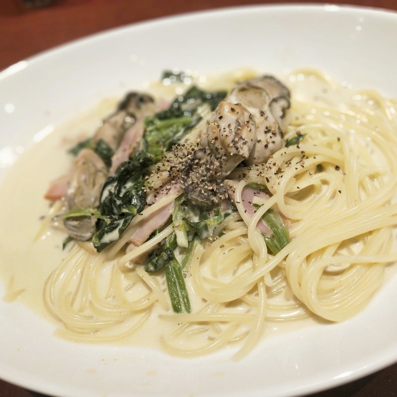 牡蠣とベーコンのクリームソースパスタ(サンサンマル （330）)