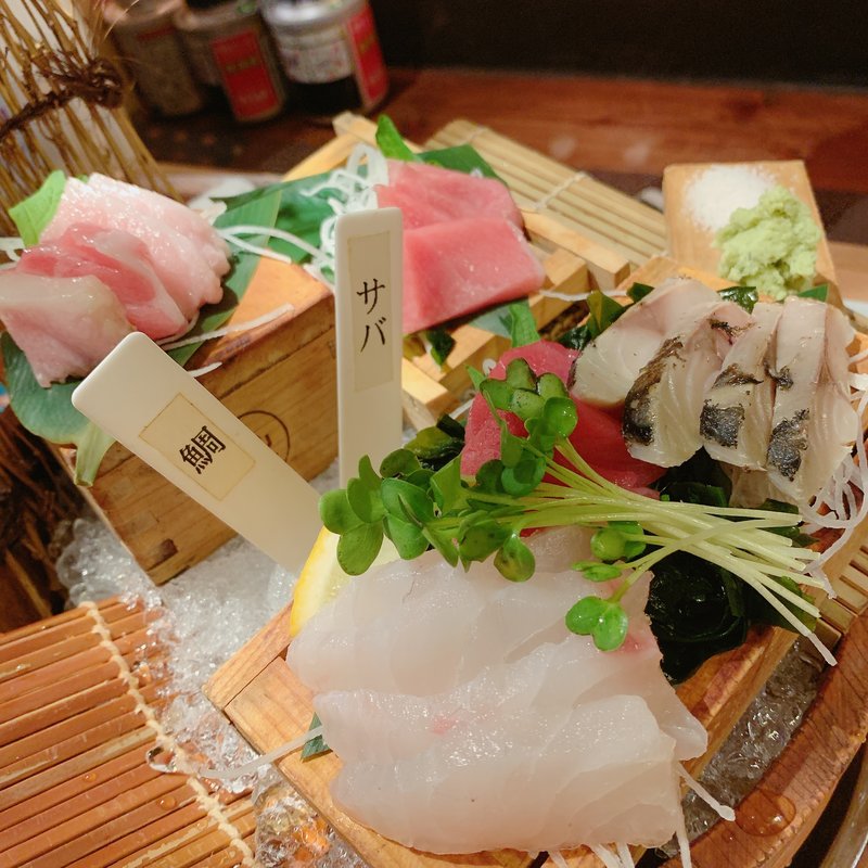 刺し盛り(本マグロ炉端劇場 魚島屋)