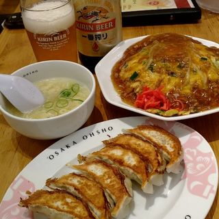 肉あんかけニラ玉炒飯・復刻創業餃子・瓶ビール(大阪王将 笹塚店 )