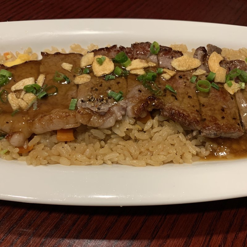 サーロインステーキのガーリックピラフ(銀座ライオン 銀座クラシックホール)