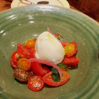 厳選トマトとモッツァレラのカプレーゼ(knock 恵比寿)