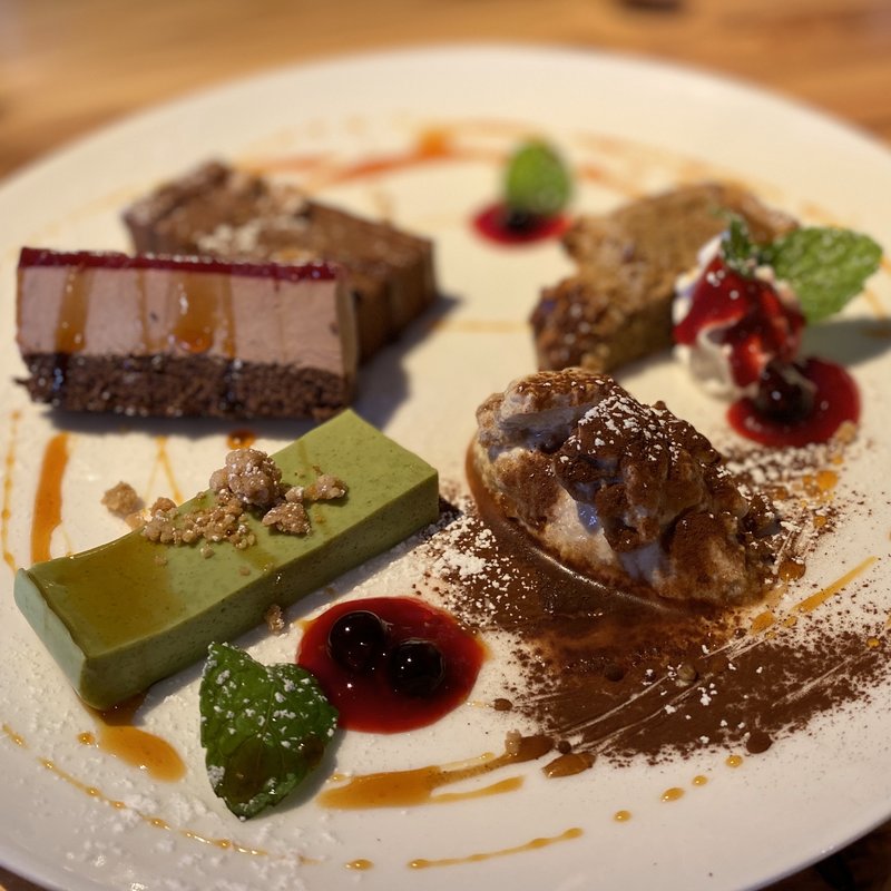 5種類のデザート盛り合わせ(キッチンアンドバーサボ )