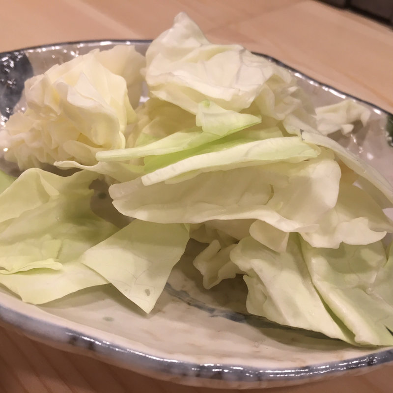 お通しのキャベツ(博多かわ屋 すすきの店)