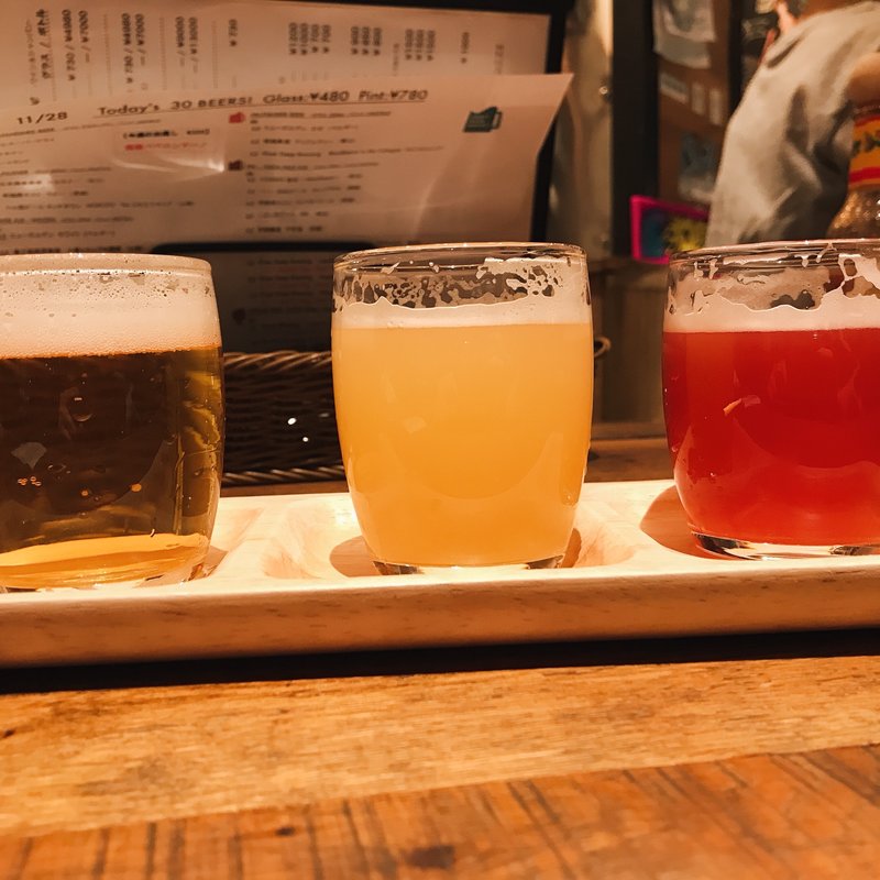 クラフトビール飲み比べ(クラフトビアマーケット大手町店)