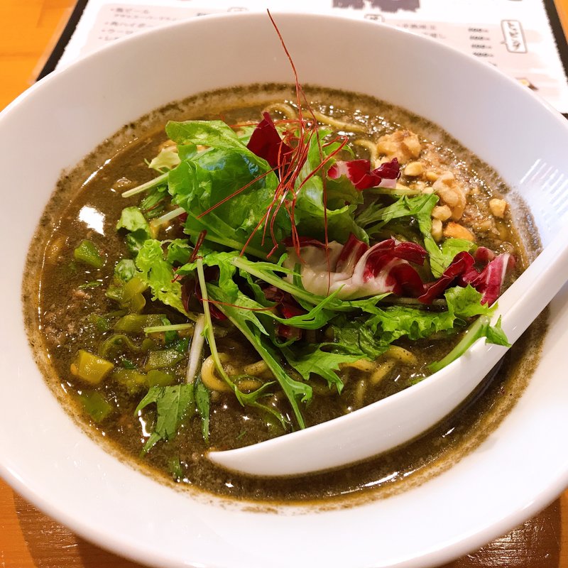 黒胡麻坦々麺(担々麺atとなりのあじと)