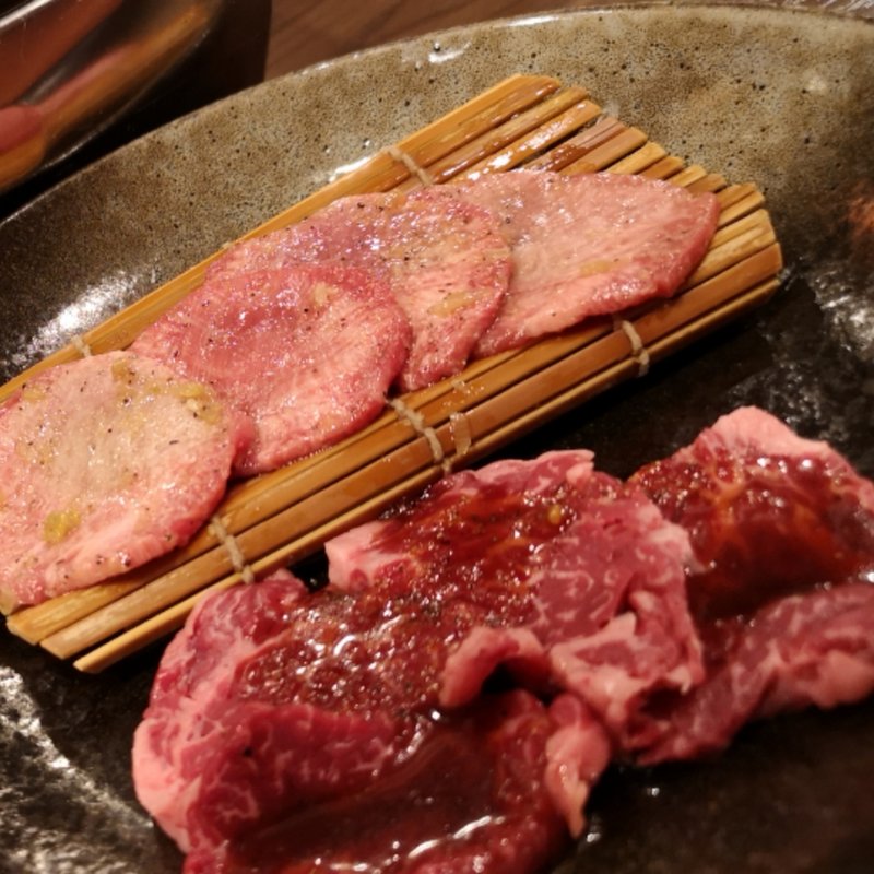 タンとハラミの定食(白か黒)