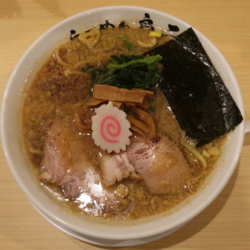 しょうゆらーめんこってり背脂入り(らーめん良二)