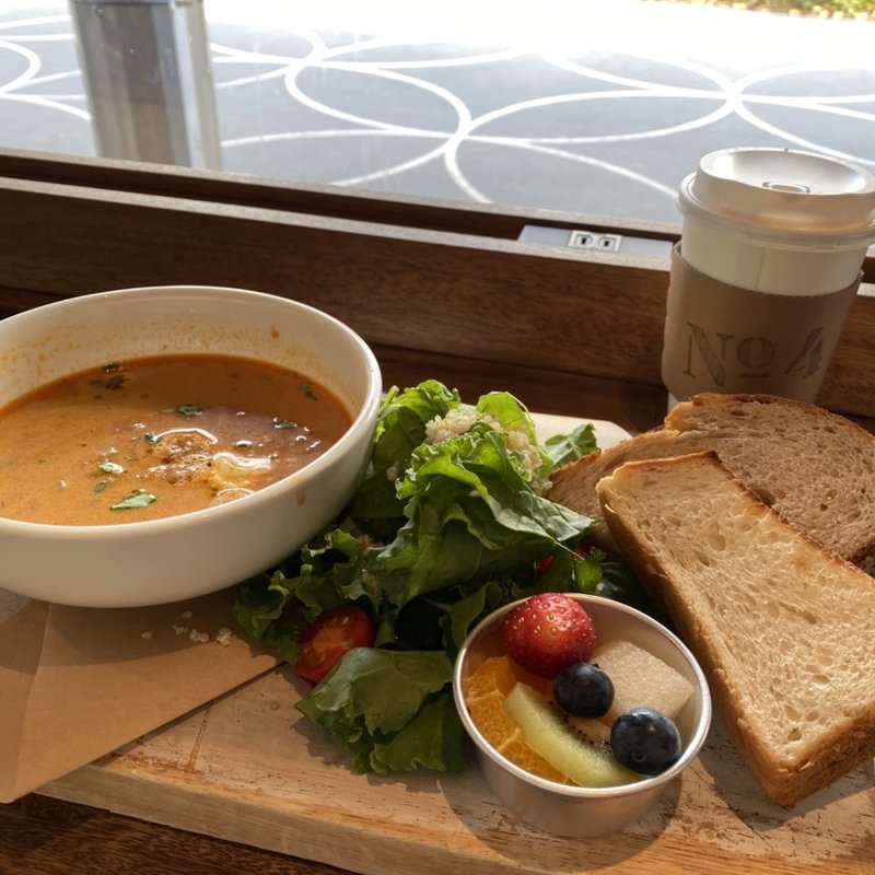 スープ、サラダ、パンのセット(No.4 )