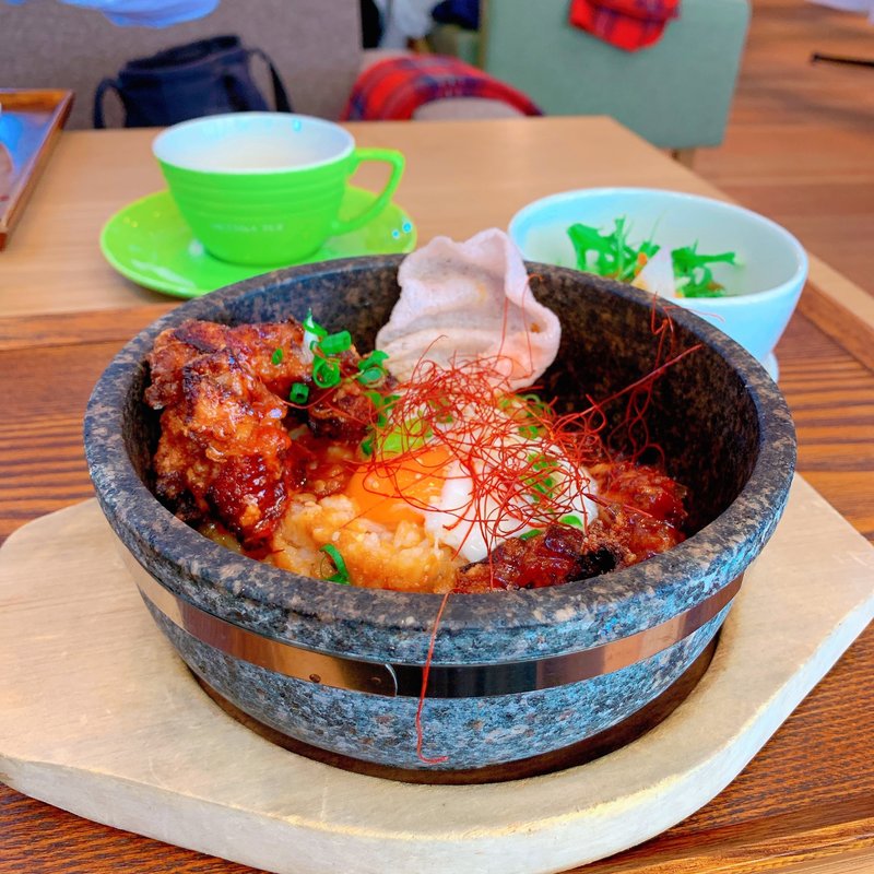 鶏の唐揚げのチリライスボウル(SPOON)