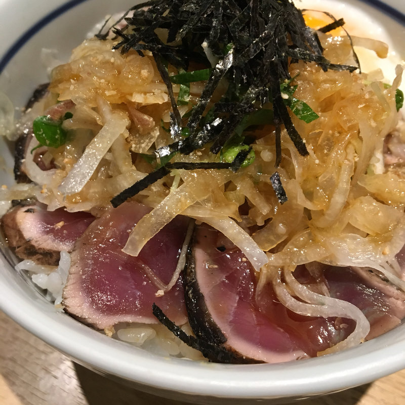 鰹たたき丼(才谷梅太郎)