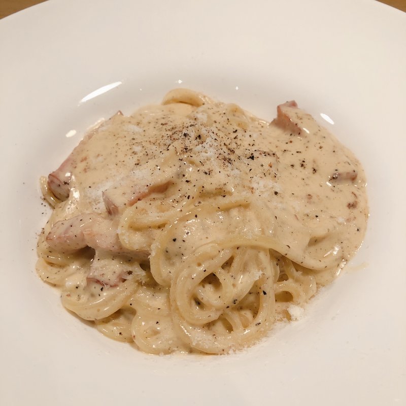 濃厚カルボナーラ(Round Leaf Holly（ラウンドリーフホリー）)