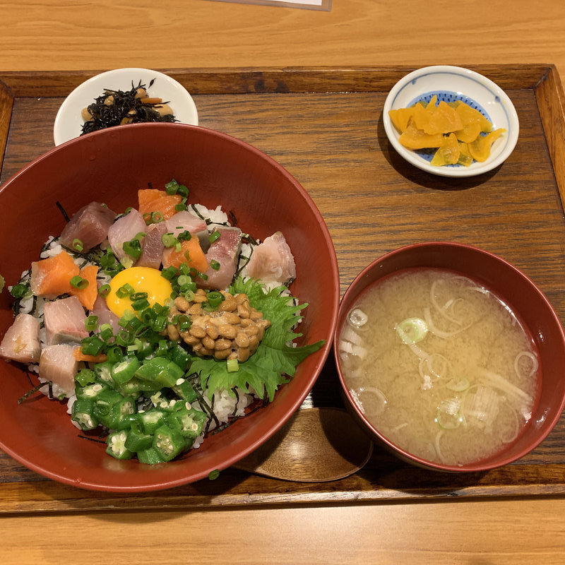 ばくだん海鮮丼(東北みちのえき だてや)