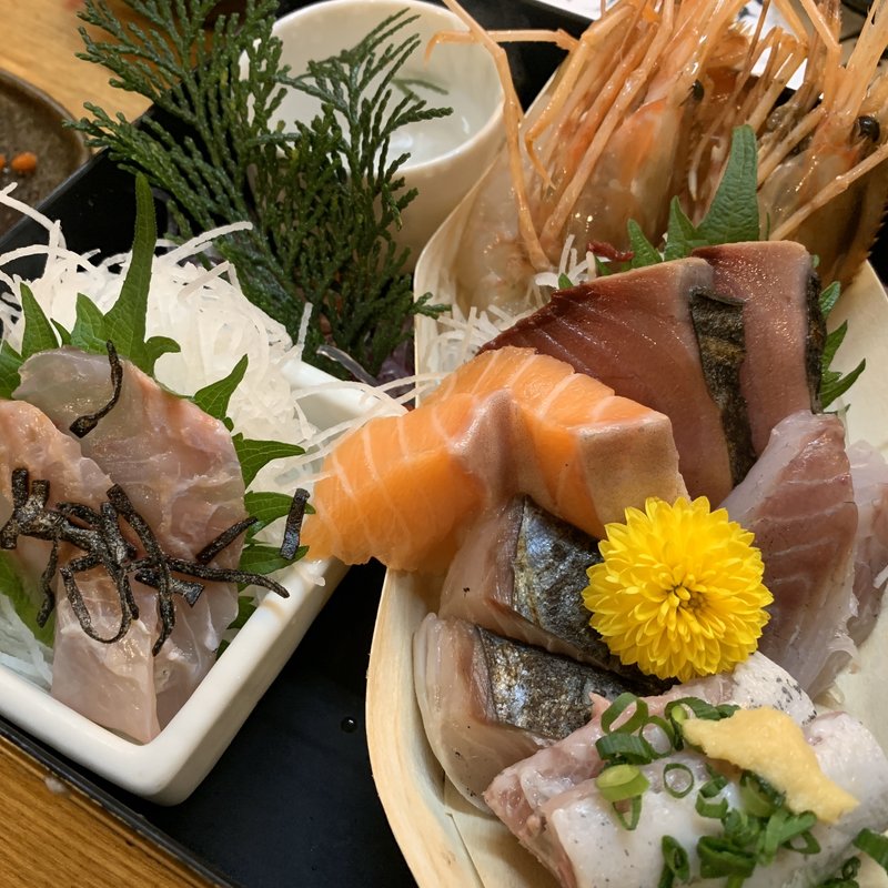 当店の刺身は一味違う！開けてびっくり玉手箱食べてびっくり『瞬間即殺鮮魚』の7種盛り！(俺の魚を食ってみろ!! 神田南 )