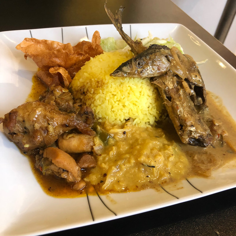 チキンカレー+サンマカレー(negombolanka)