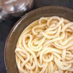 素うどん(牧のうどん 博多バスターミナル店)