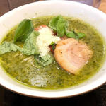 緑豚骨ラーメン ジェノベーゼ豚骨(色彩)