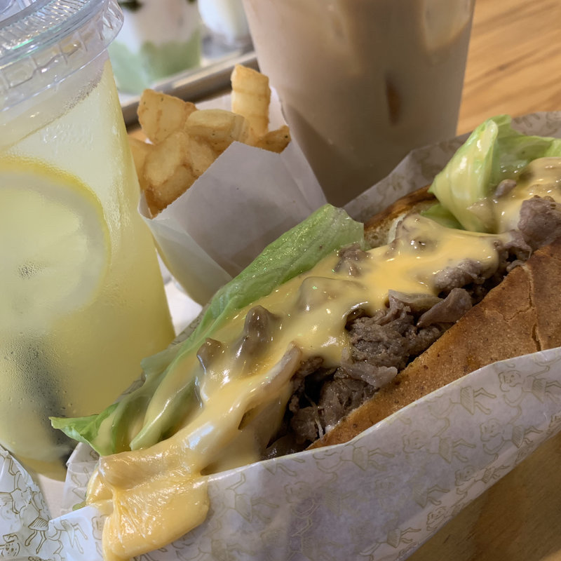 フィリーズチーズステーキ(CAROLINE)