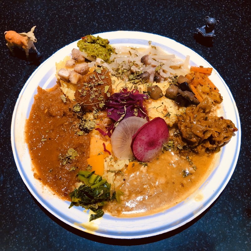 アドゥマン3種あいがけ(東間屋)