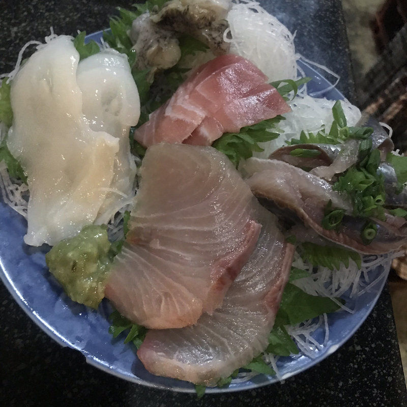 刺身盛り合わせ(新橋四丁目酒場 わっつり)